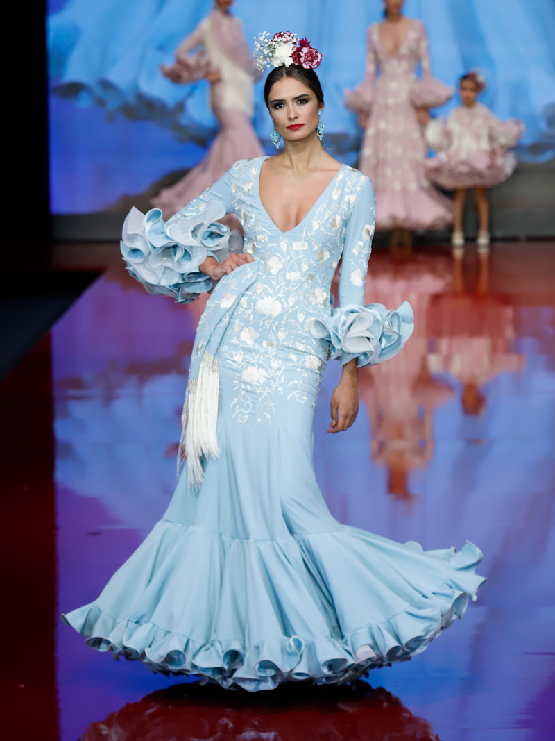 Vestido-flamenca-bordado-celeste