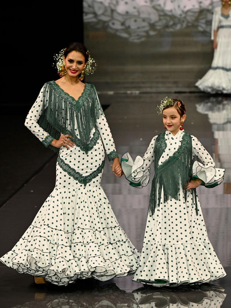 Trajes de flamenca para niñas - Sara de Benítez | Diseñadora de moda