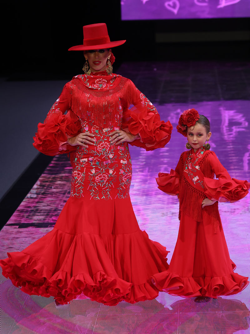 Traje flamenca plumeti rojo de vuelo (outlet) - Sara de Benítez