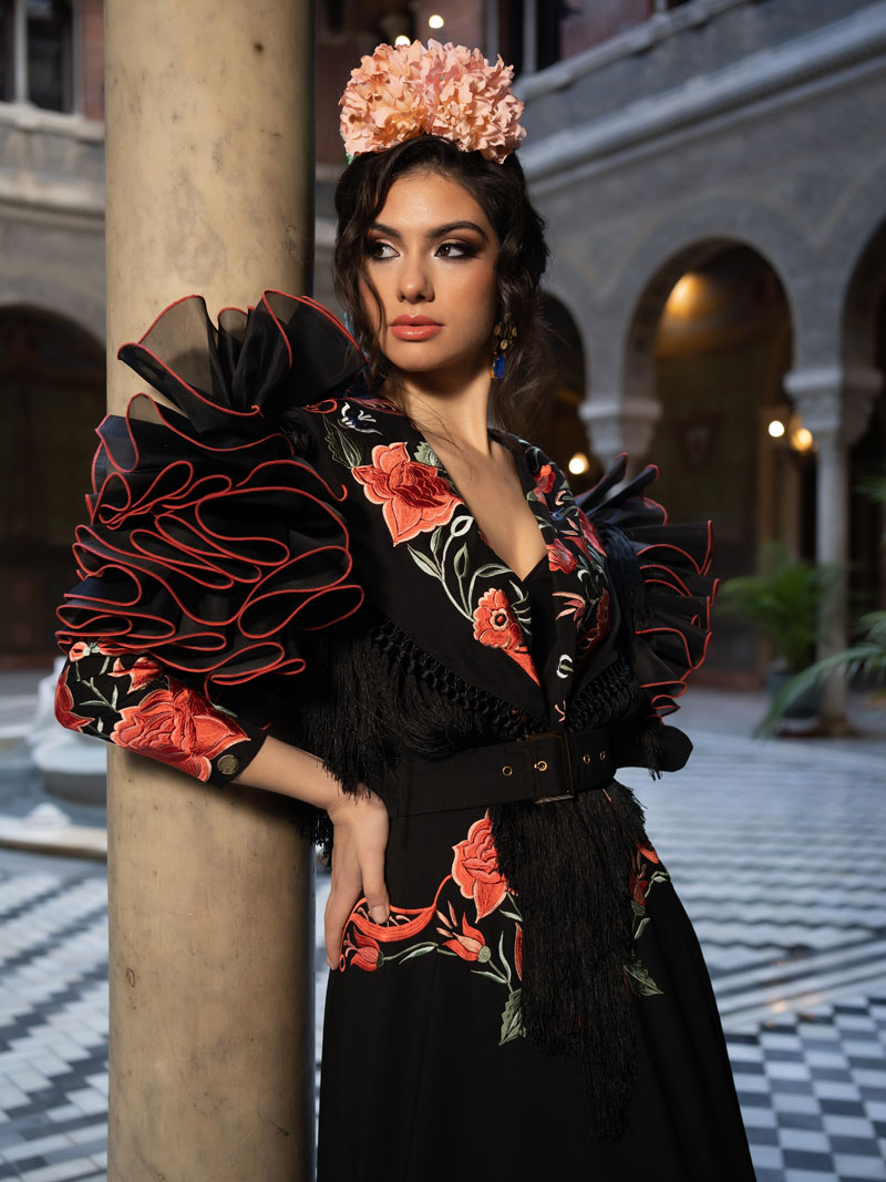 Falda-top marrón y chaquetilla negra - Sara de Benítez | Diseñadora de moda